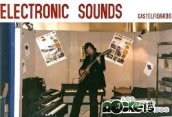 Gary Stewart Hurst 'nel suo stand' Electronic Sounds durante una fiera musicale - © LesROCKETS.com