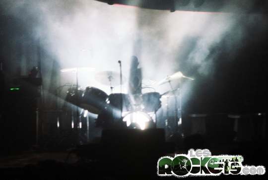 ROCKETS live nel 1978, faro Coemar bianco dietro la batteria di Alain Groetzinger - Photo by A. D'Andrea - © LesROCKETS.com