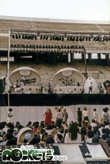 Discostadio 1980 - Il pubblico in attesa dell'esibizione - © LesROCKETS.com