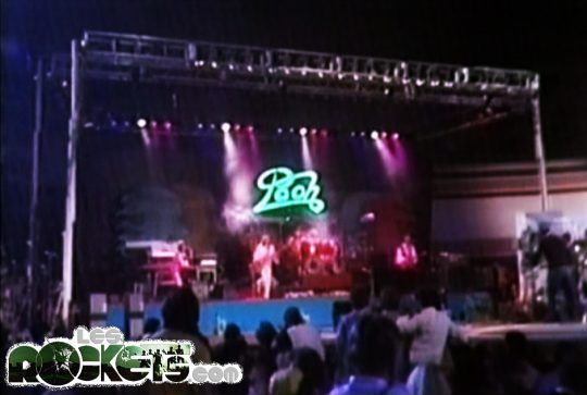 Festivalbar '79 - Il palco dei Pooh - © LesROCKETS.com