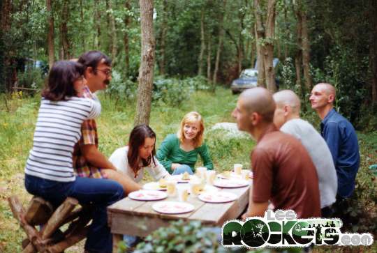 Guy, Alain M. e Alain G. durante un pic nic con amici - © LesROCKETS.com